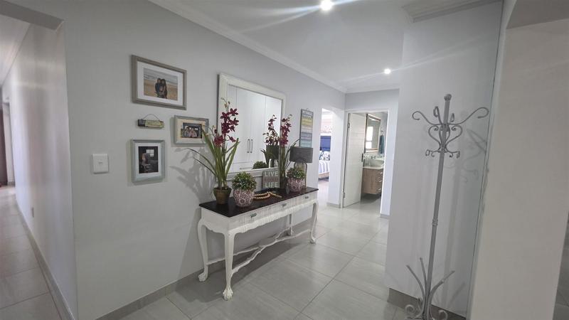 5 Bedroom Property for Sale in Monte Christo Western Cape